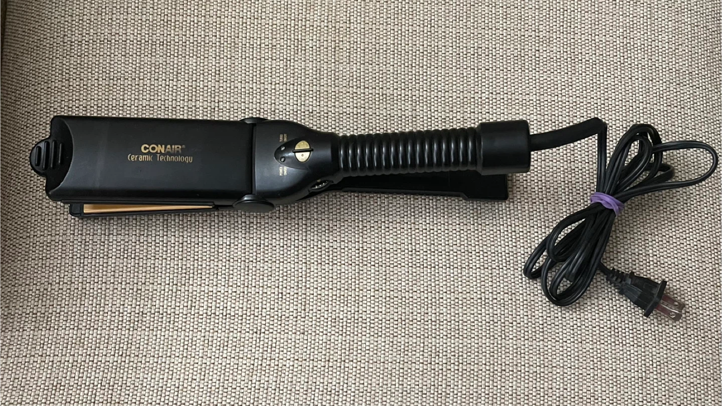🌱 Conair Ceramic Technology Hair Straightener - Black