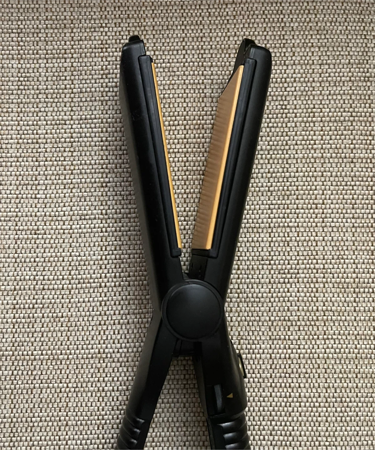 🌱 Conair Ceramic Technology Hair Straightener - Black - photo 5