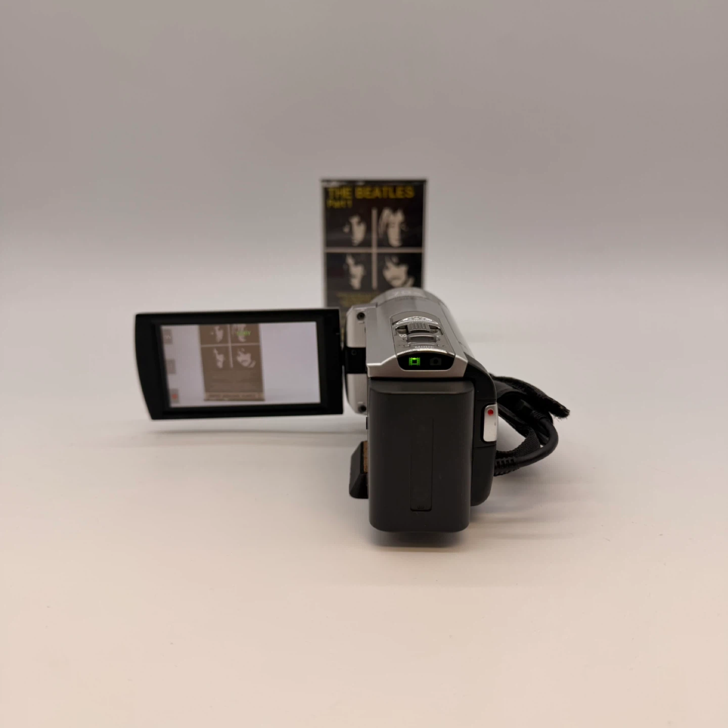 Sony Handycam DCR-SX65 Camcorder 4GB 70x Zoom Zeiss - photo 3