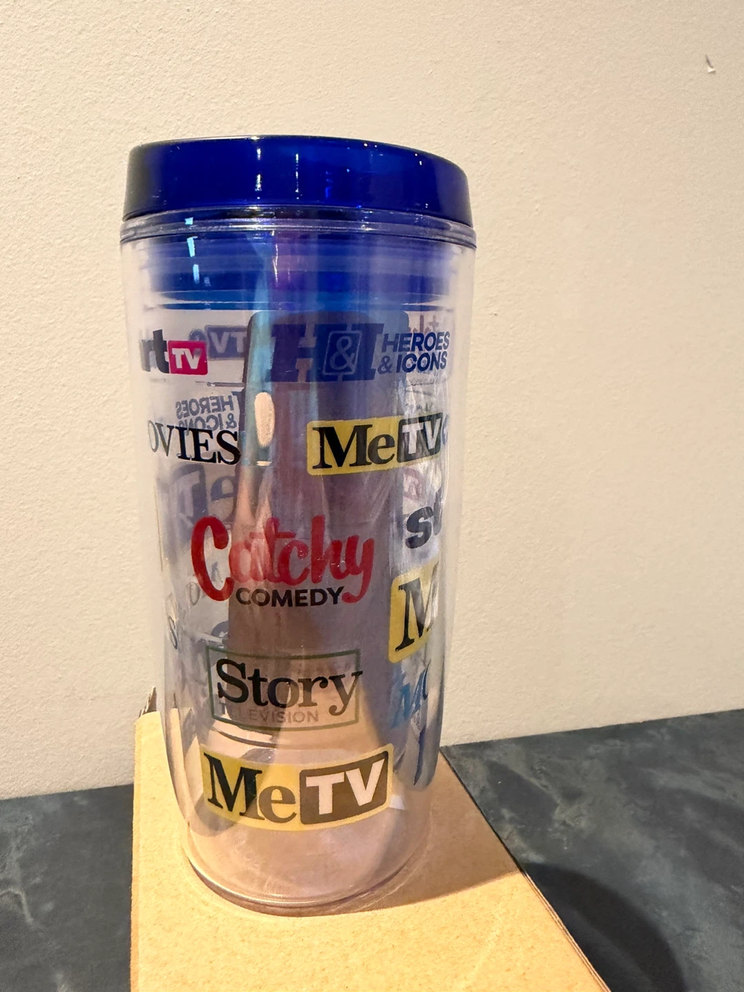 Brand new MeTV Tumbler with Lid - photo 2