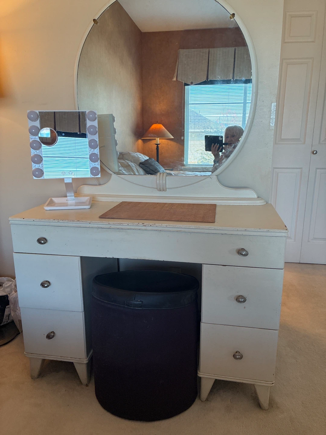 Vintage Vanity Table with Mirror