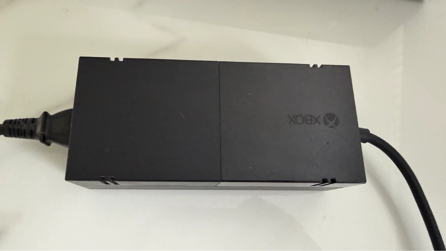 Xbox One Console with Two Controllers - photo 5