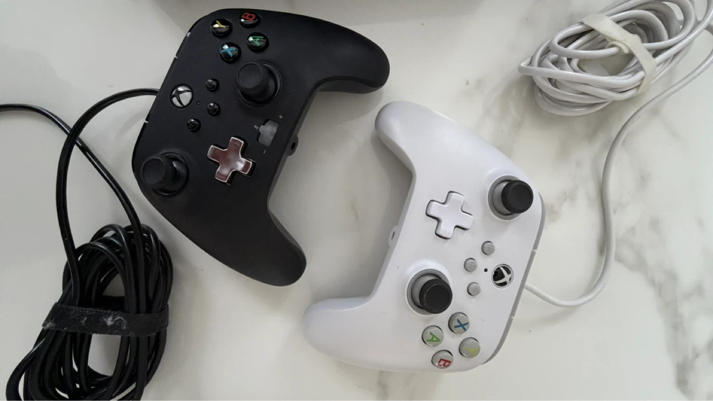 Xbox One Console with Two Controllers - photo 2
