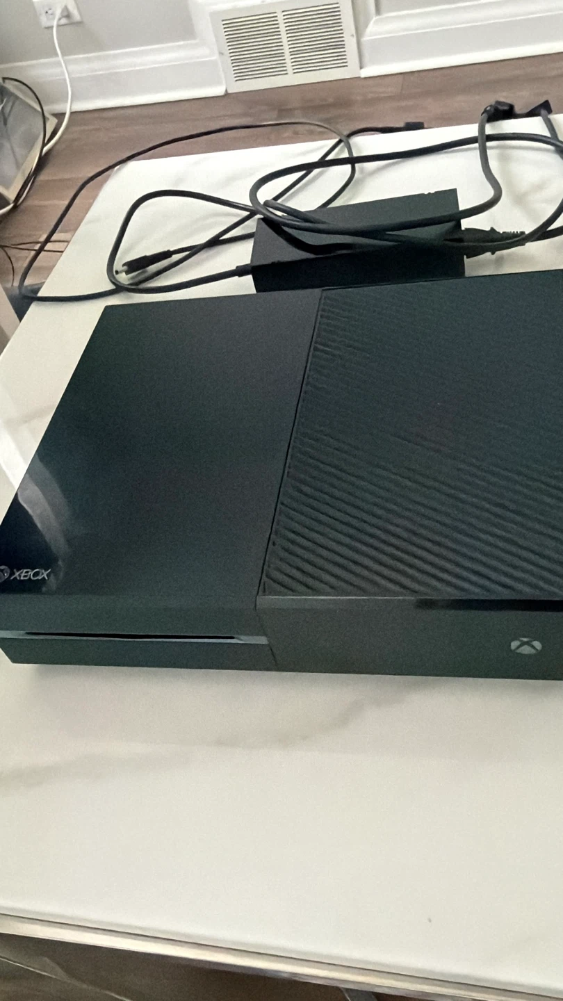 Xbox One Console with Two Controllers - photo 3
