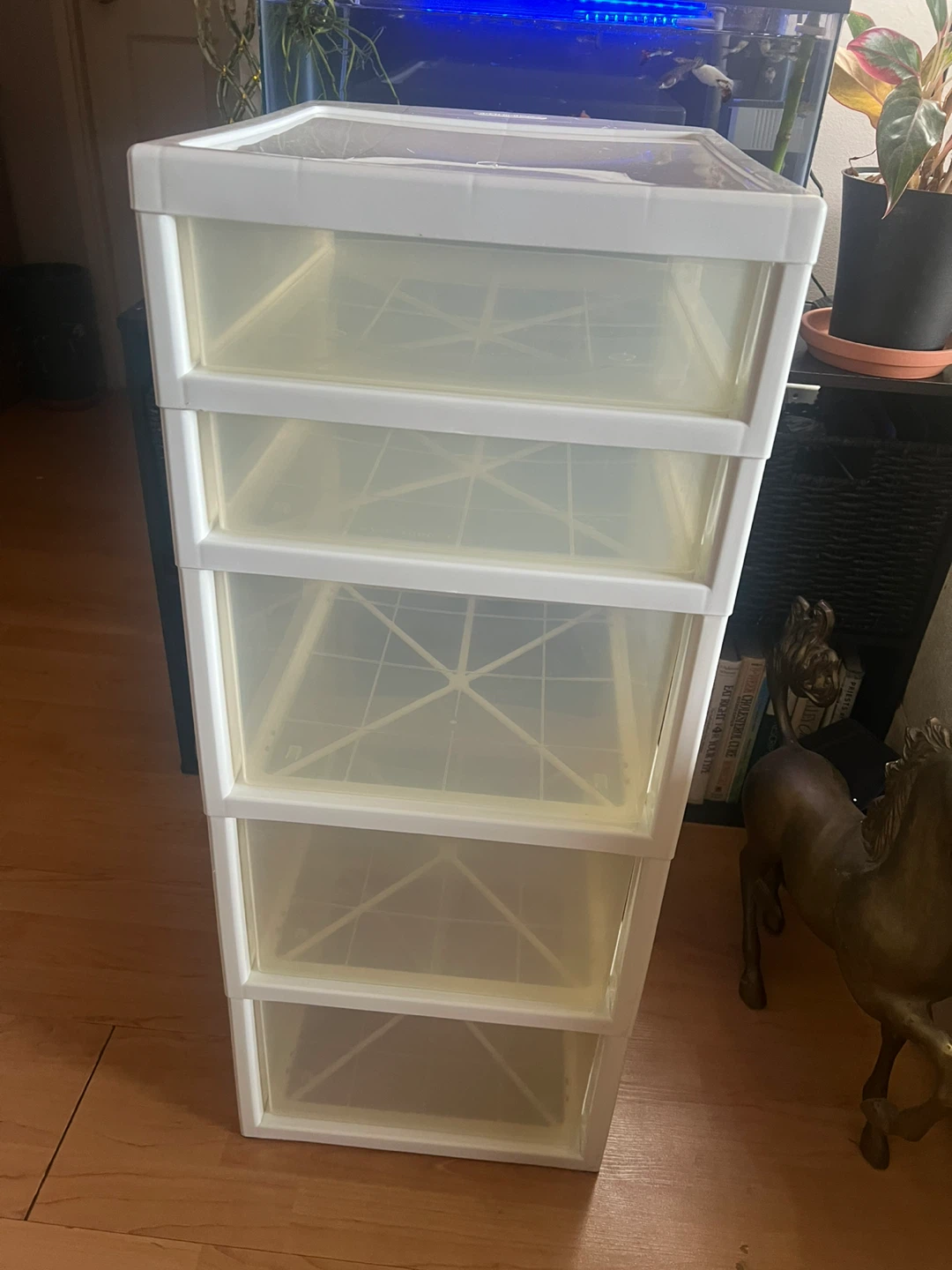 White 5-Drawer Plastic Storage Unit - photo 4