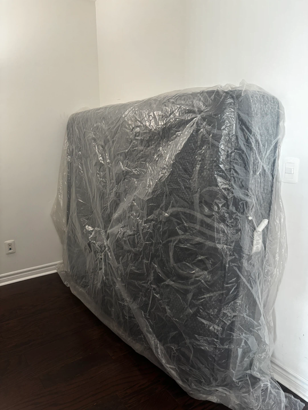 Queen Beautyrest Mattress – Like New – Clean & Protected