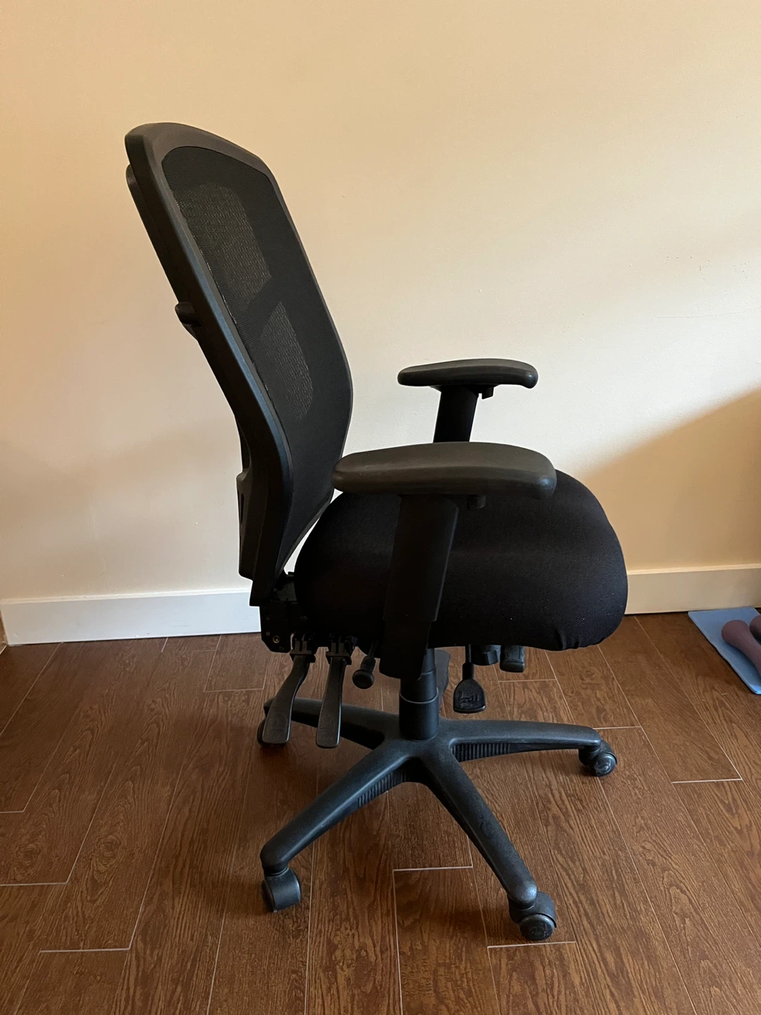 Black Mesh Back Office Chair - photo 2