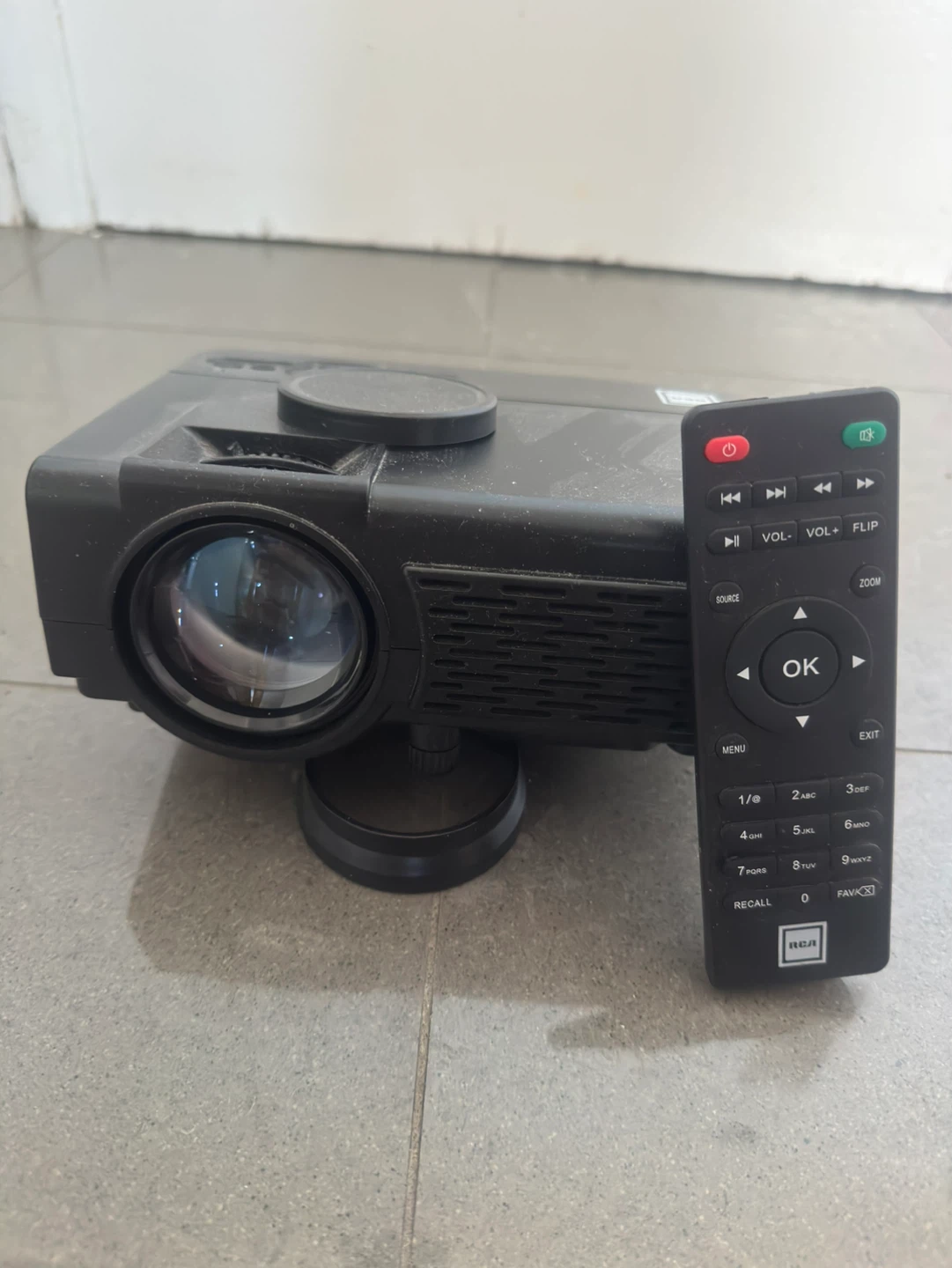 RCA RPJ107-BLACK Bluetooth Projector