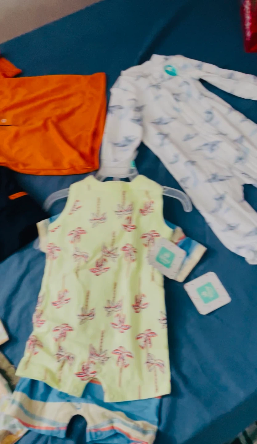 OshKosh B'gosh & Various Baby Clothes Bundle - photo 2