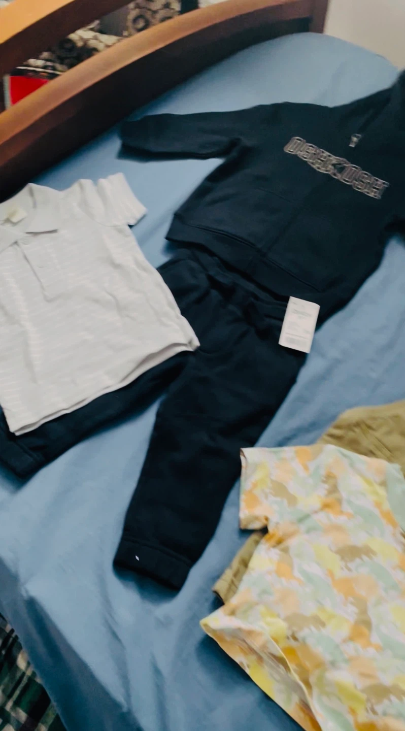 OshKosh B'gosh & Various Baby Clothes Bundle - photo 5