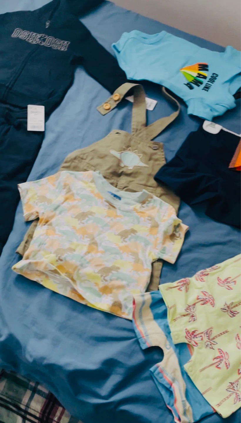 OshKosh B'gosh & Various Baby Clothes Bundle - photo 4
