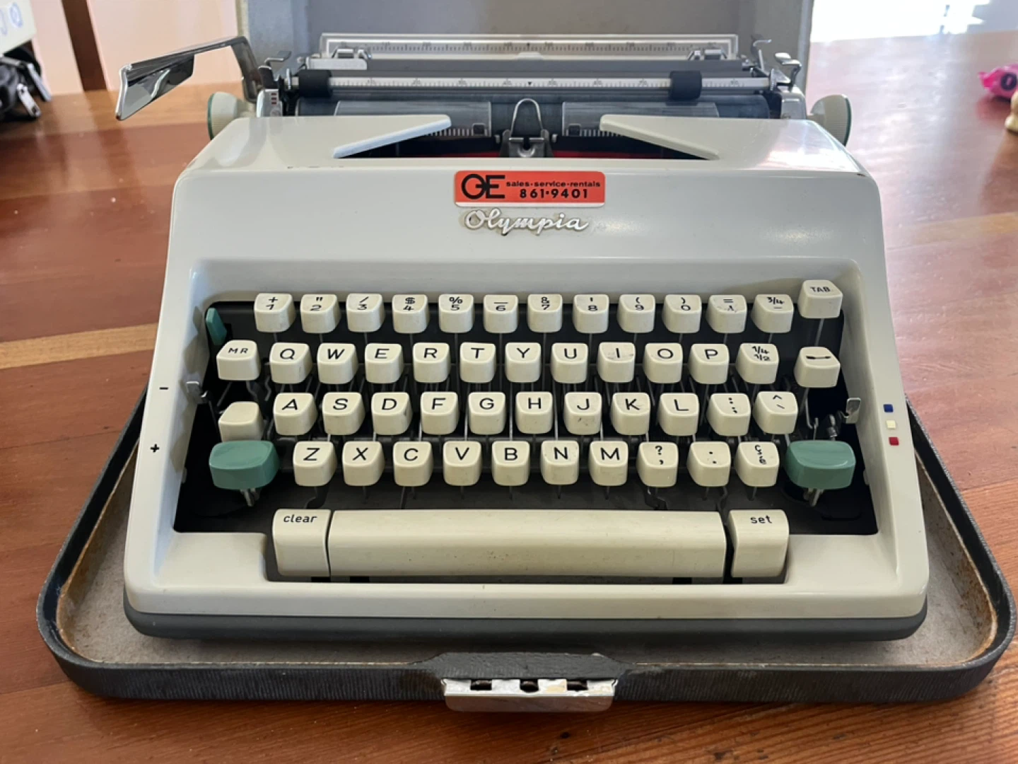 Olympia Typewriter with Case - Made in Western Germany - photo 2