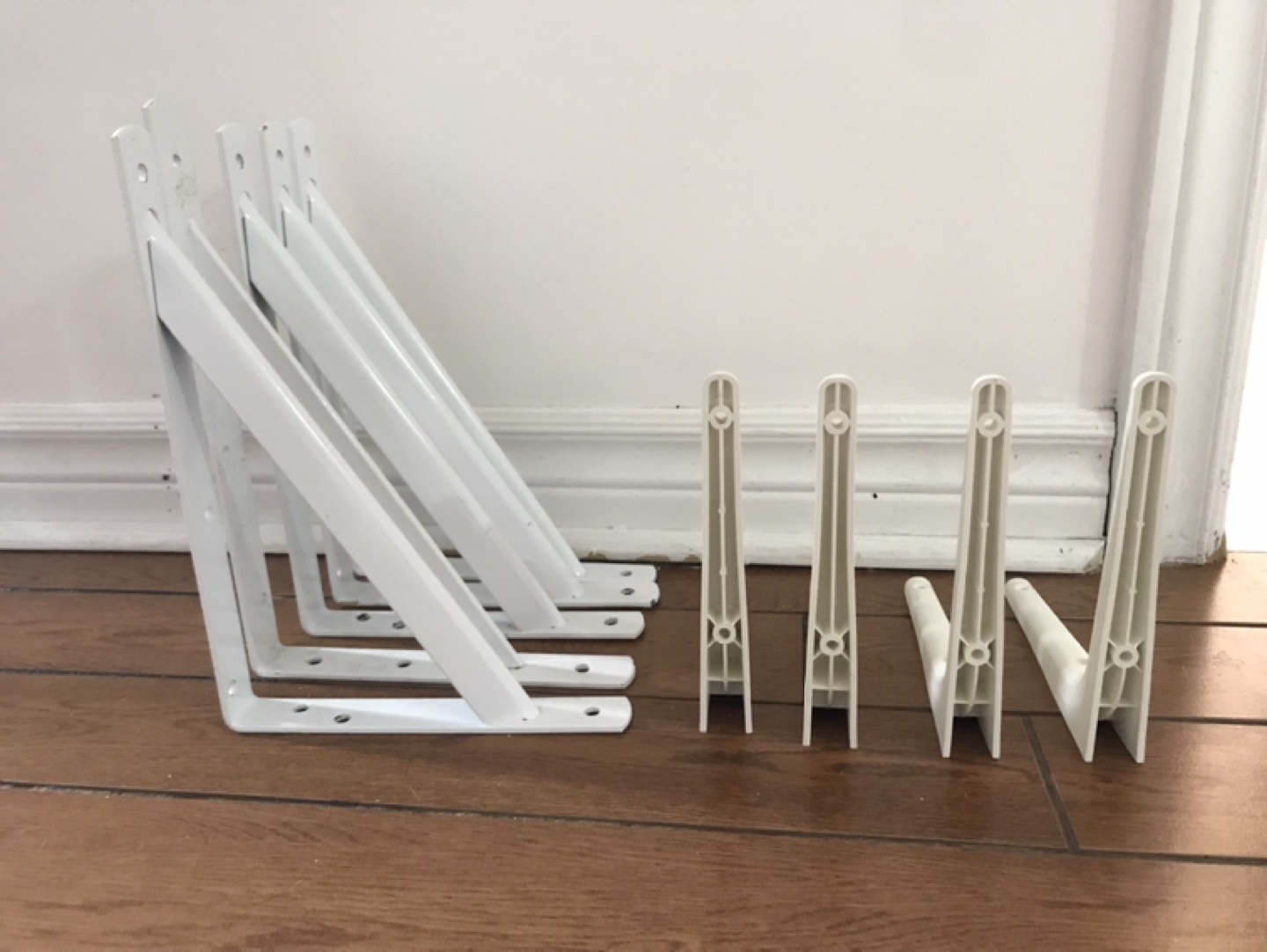Set of 5 metal White Shelf Brackets & 4 plastic brackets