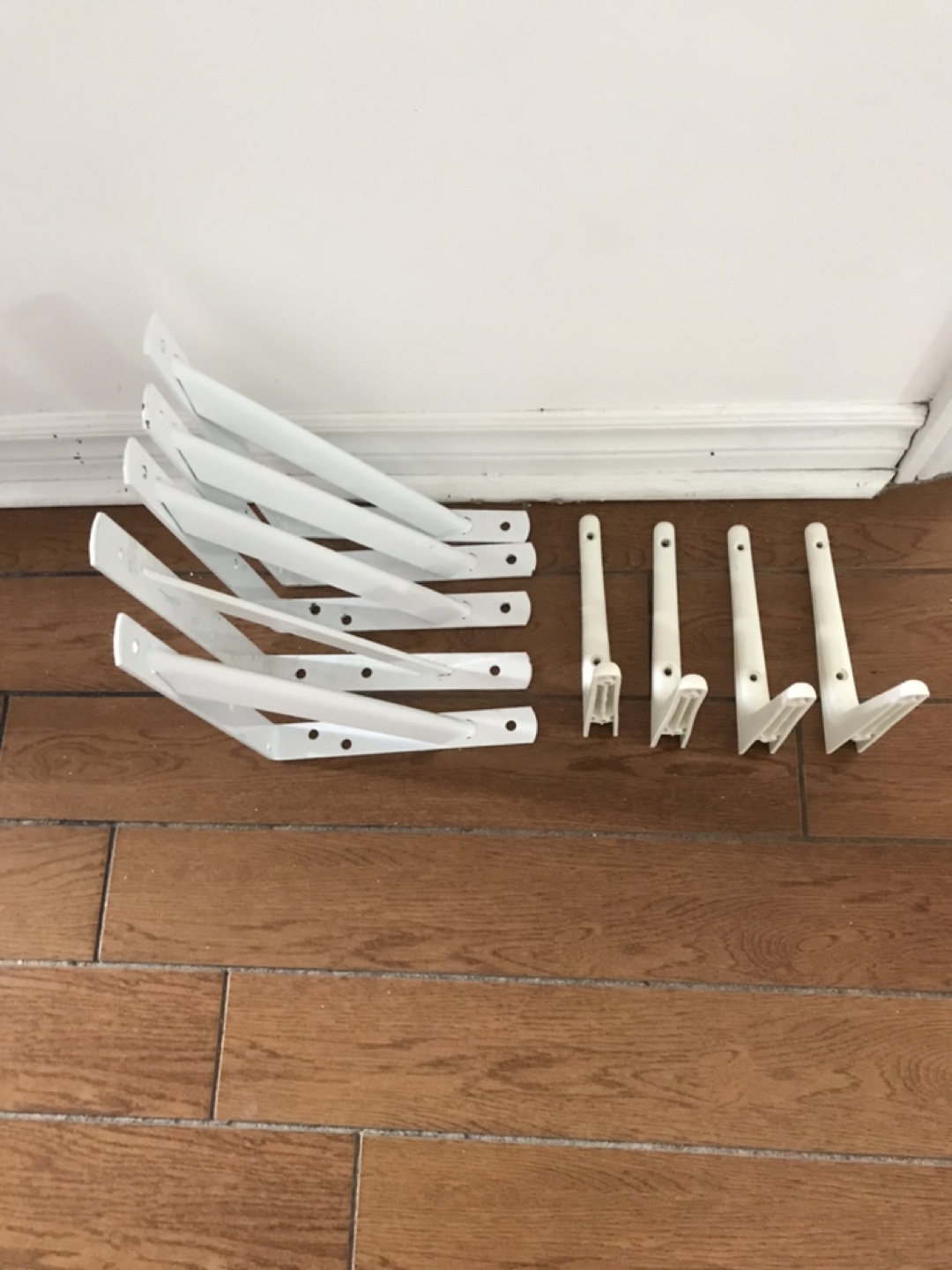 Set of 5 metal White Shelf Brackets & 4 plastic brackets - photo 2