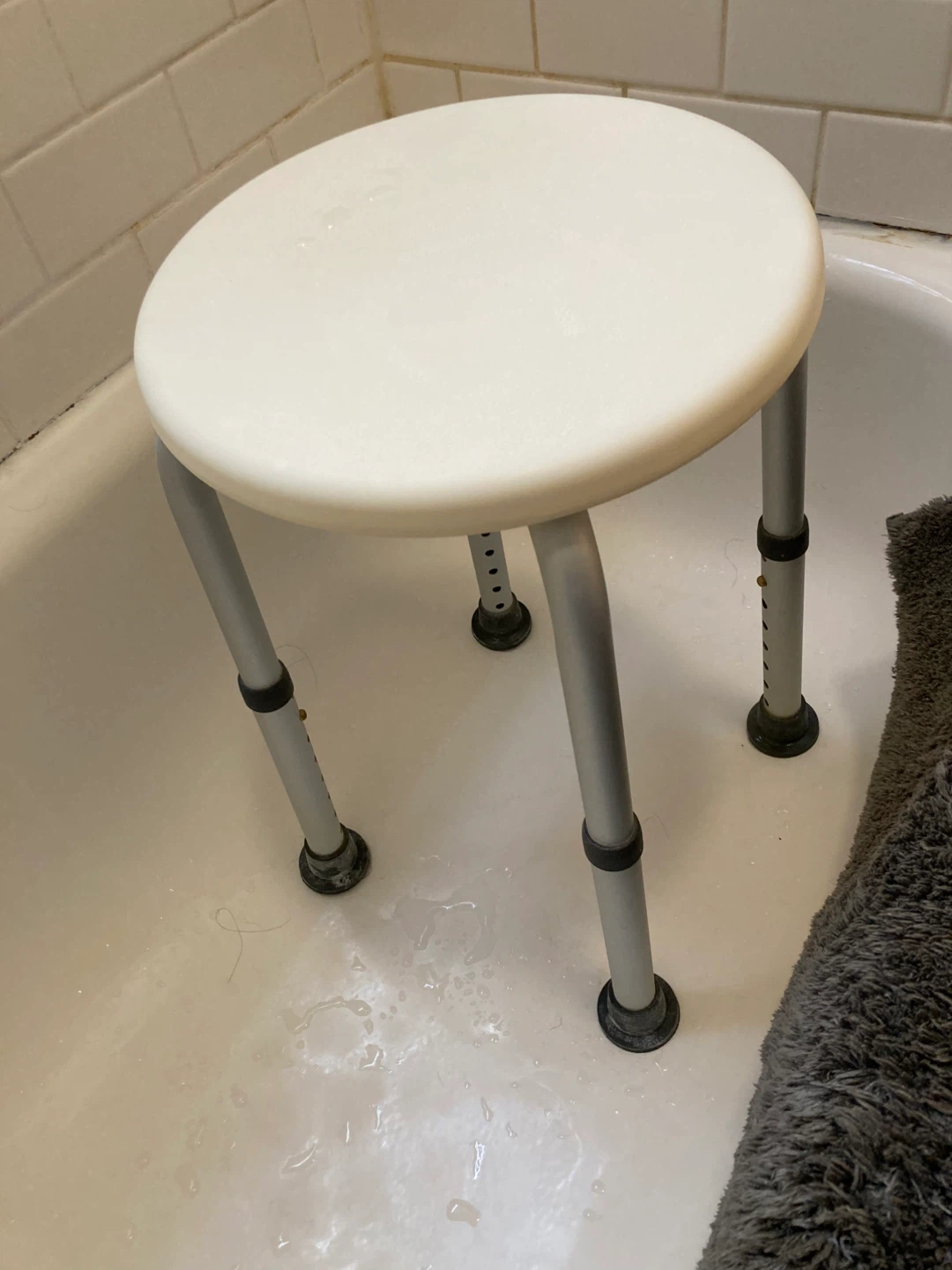 Shower chair / shower stool