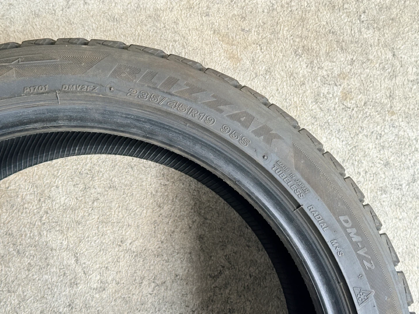 ❄️ PAIR (2) Bridgestone Blizzak DM-V2 Winter Tires – 235/45R19 - photo 5