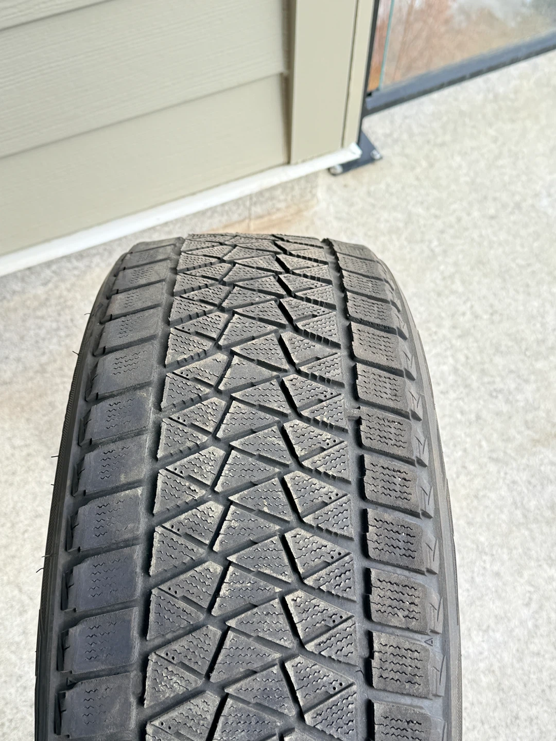 ❄️ PAIR (2) Bridgestone Blizzak DM-V2 Winter Tires – 235/45R19 - photo 2