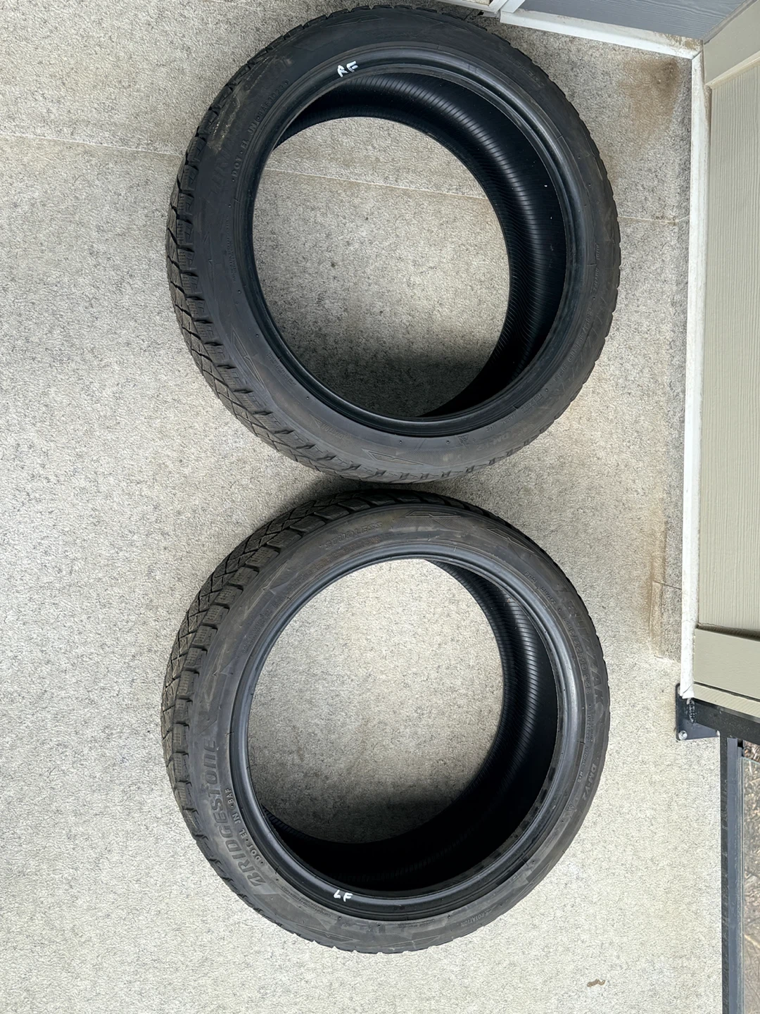 ❄️ PAIR (2) Bridgestone Blizzak DM-V2 Winter Tires – 235/45R19