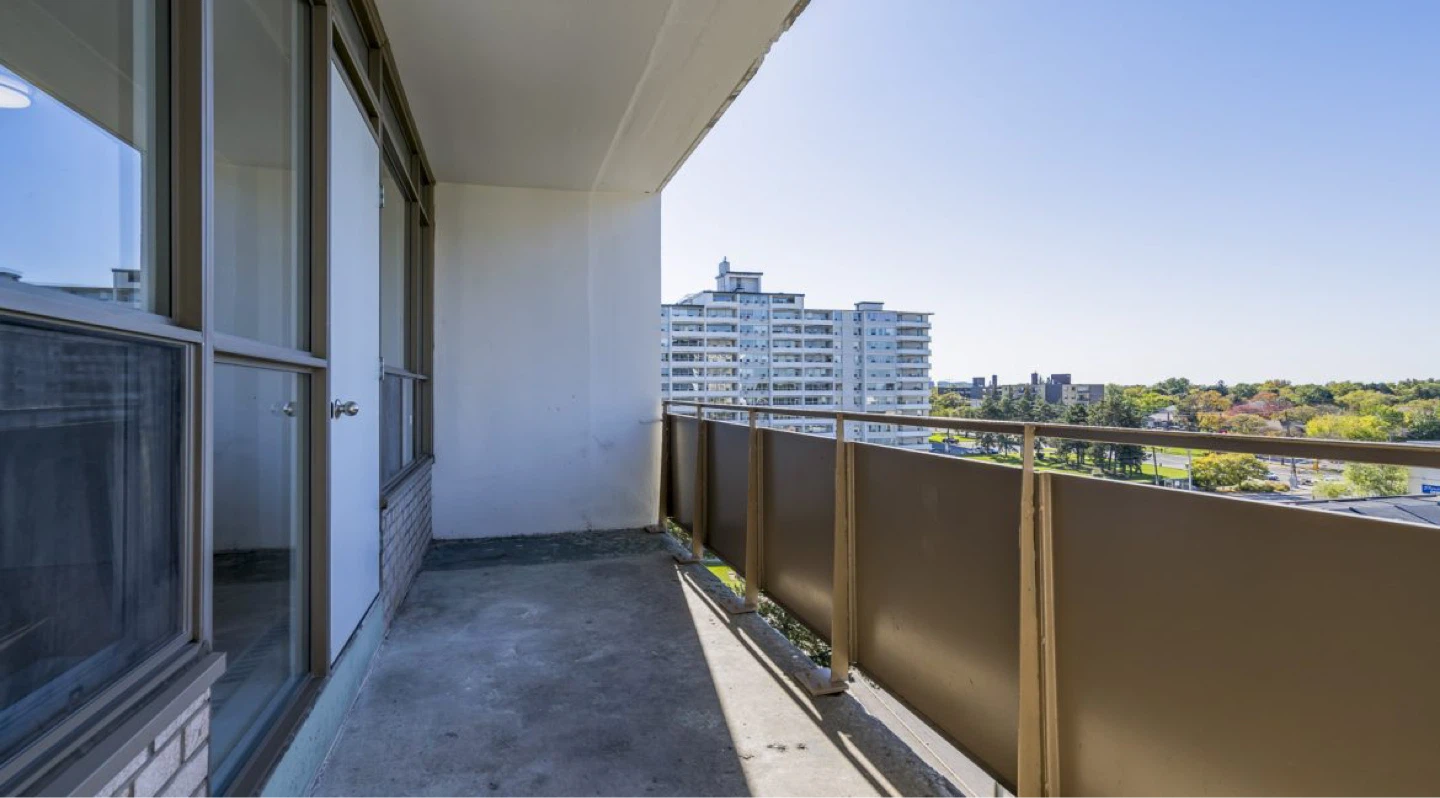 Empty apartment unit - photo 4