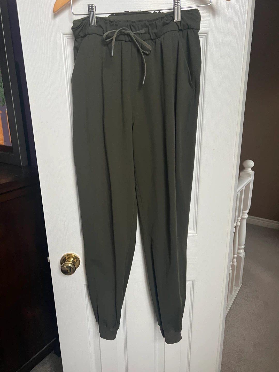 Lululemon High-Rise Jogger Pants - size 4