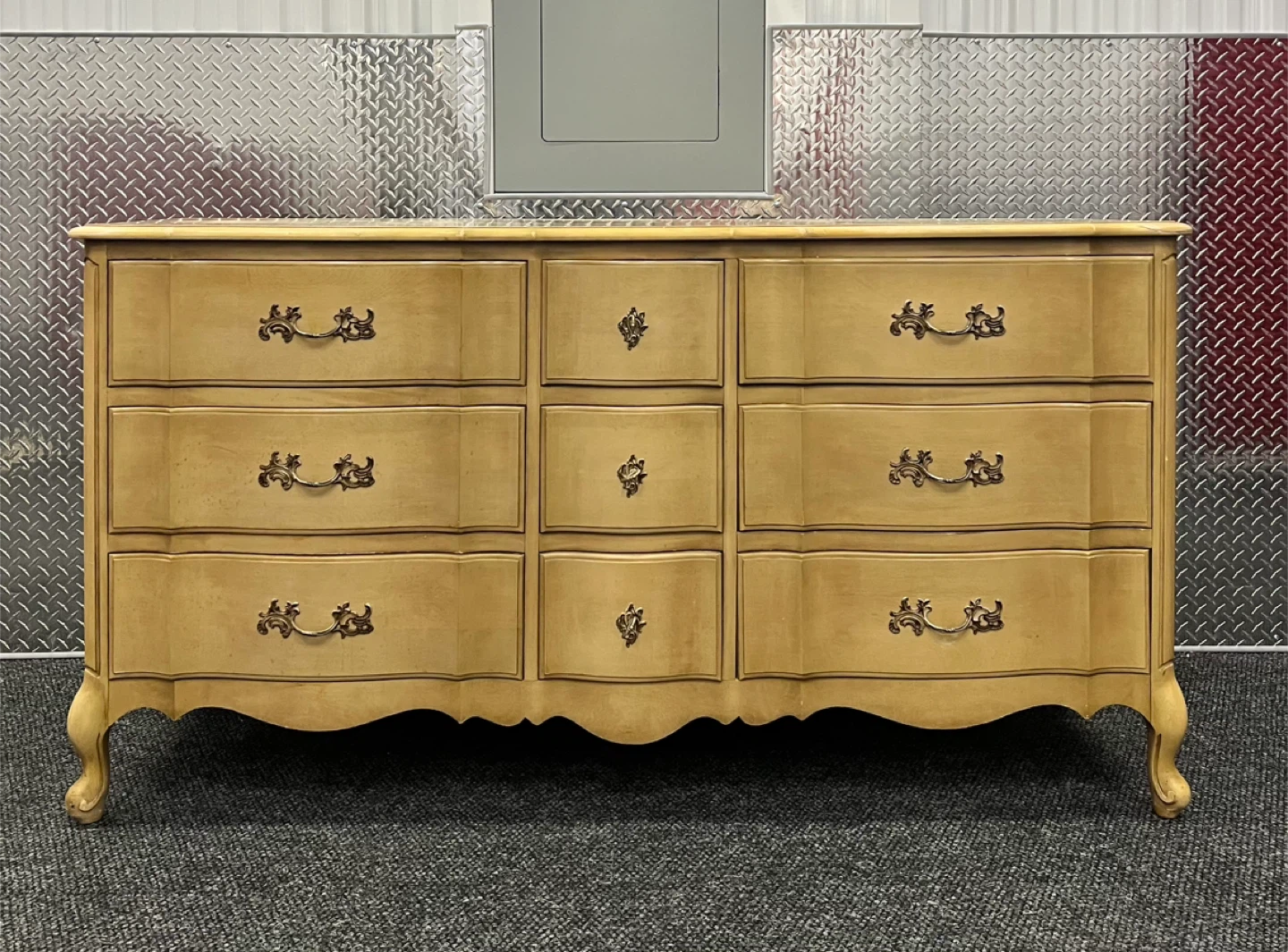 French Provincial 9-Drawer Dresser w/ mirror (FREE DELIVERY) - photo 5