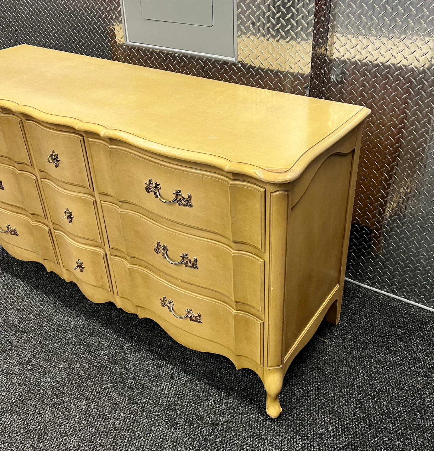 French Provincial 9-Drawer Dresser w/ mirror (FREE DELIVERY) - photo 2