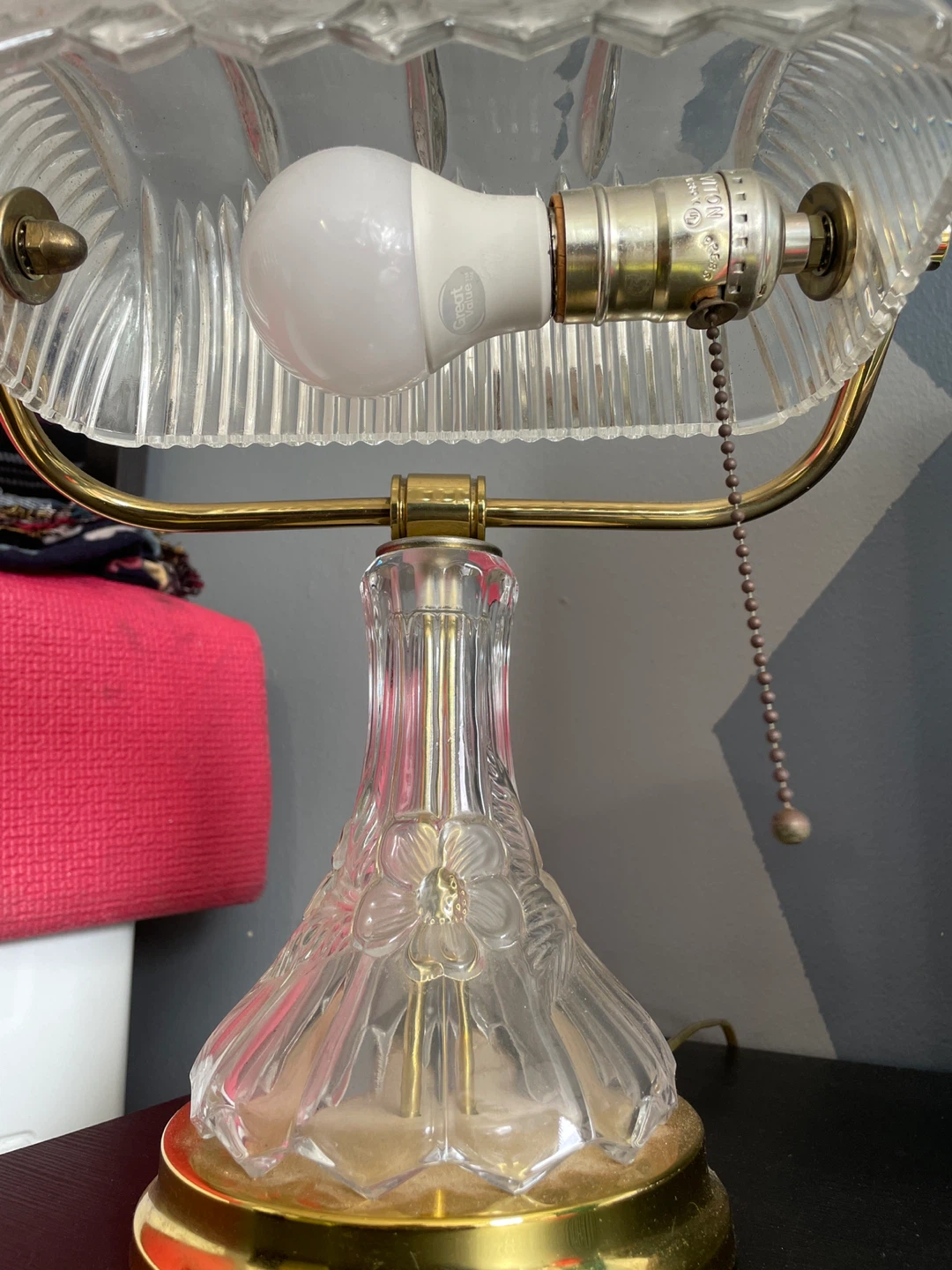 Vintage Style Glass and Brass Banker's Lamp - photo 2