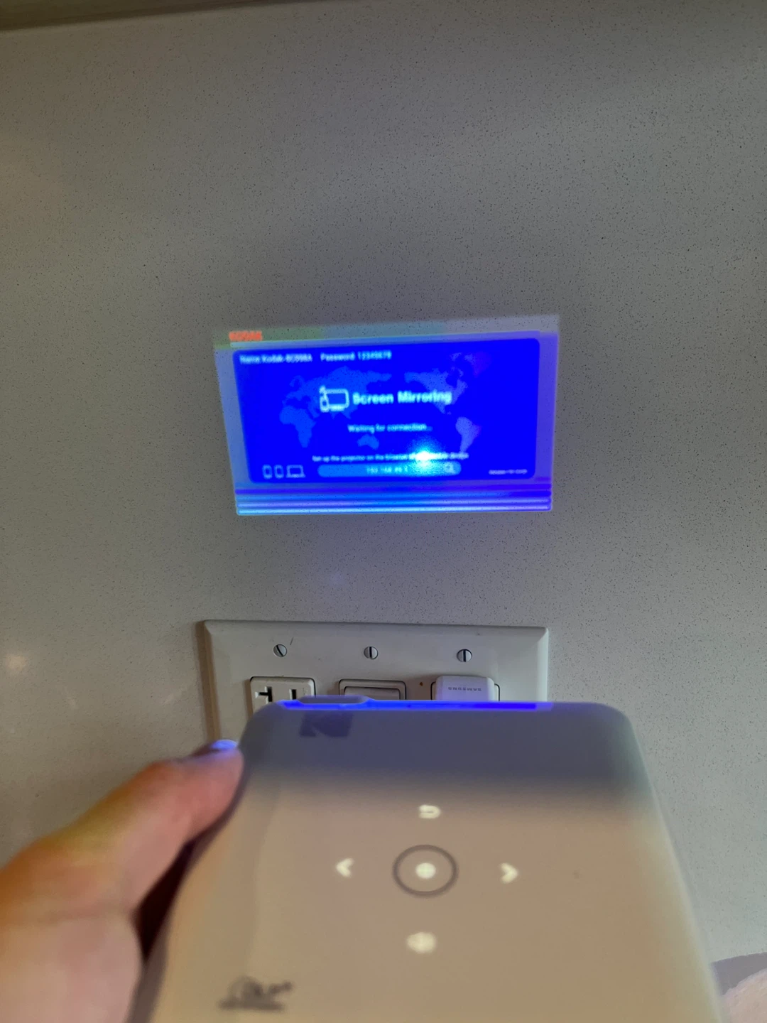 KODAK Luma 150 Ultra Mini Pocket Projector - photo 3