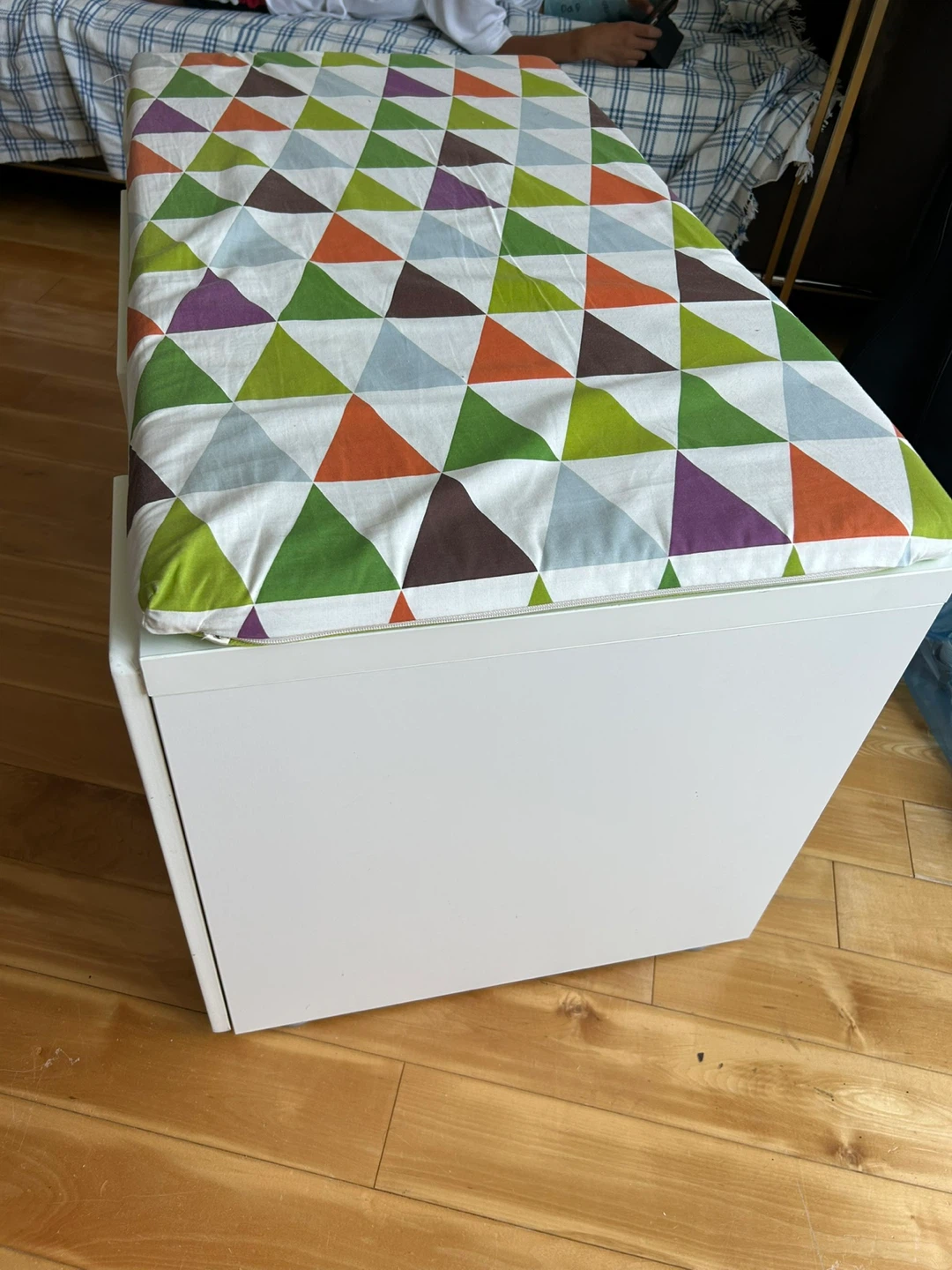 Moving Sale! IKEA White Storage Bench with Geometric Cushion - photo 5
