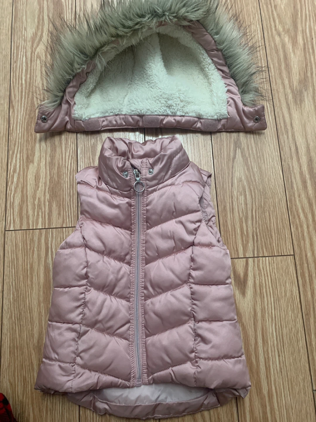 Girls Pink Puffer Vest with Faux Fur Hood size 2-4 - photo 3