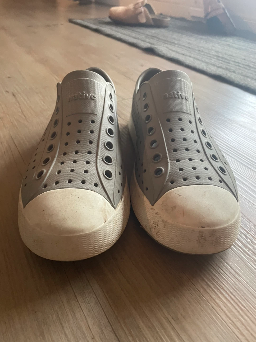 Native Jefferson Shoes - Grey Slip-ons - W8 - photo 5