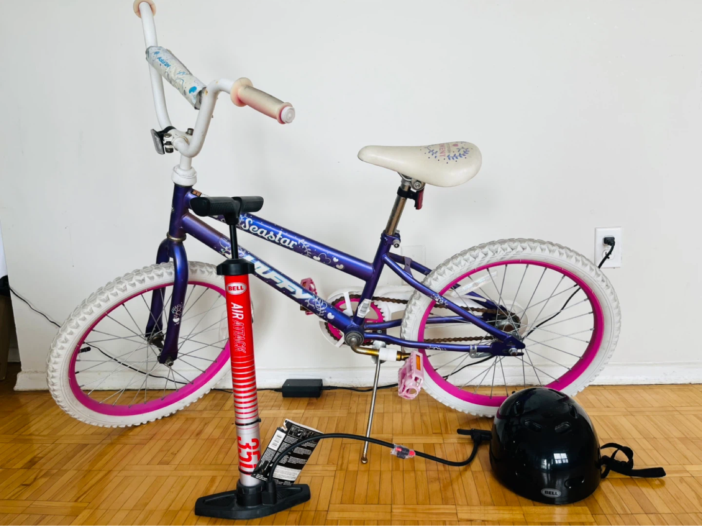 Seastar Kids BMX Bike with Helmet and Pump - photo 2
