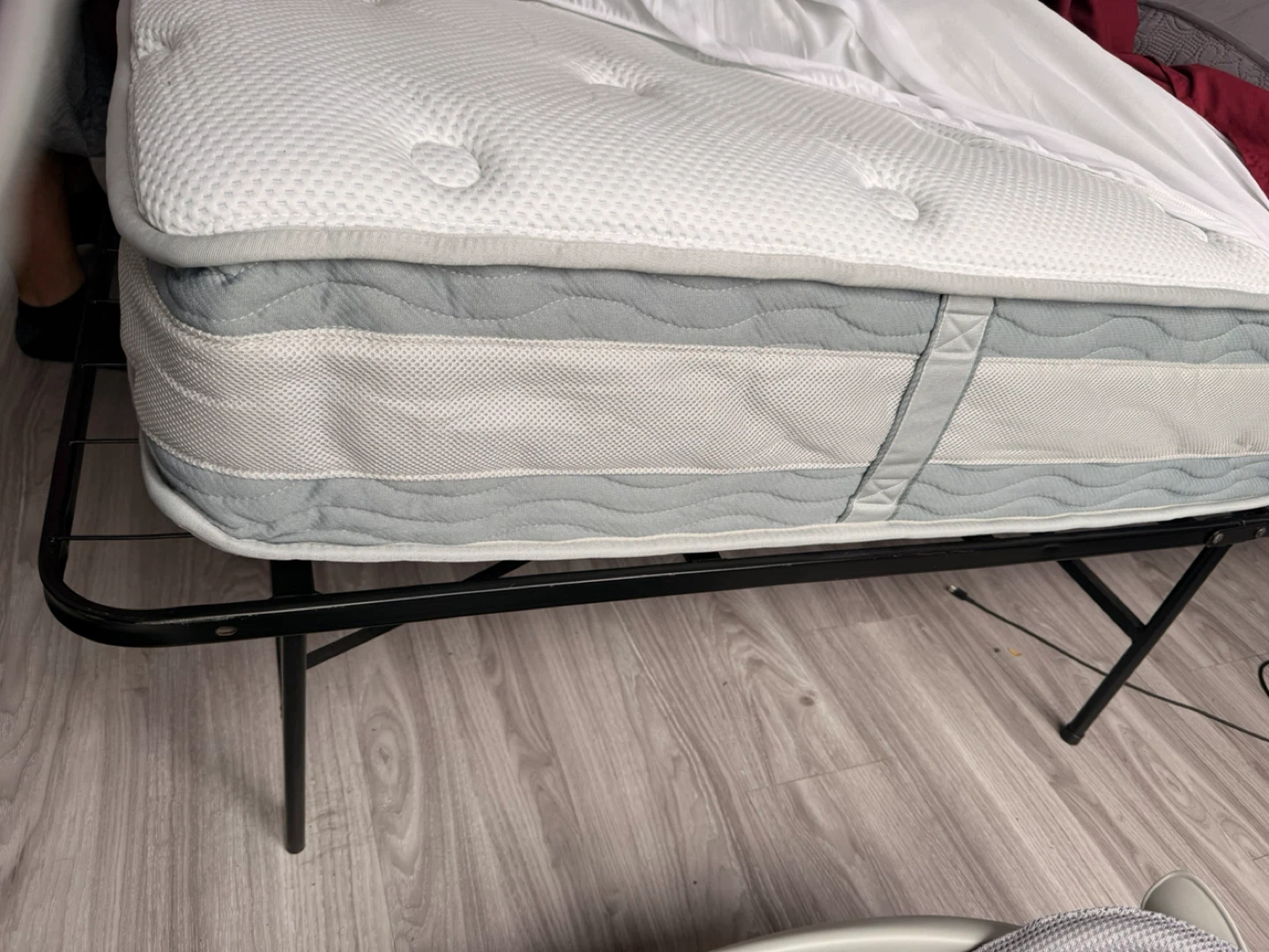 Brand New Zinus Queen 10” Hybrid Mattress - Sealed. - photo 2