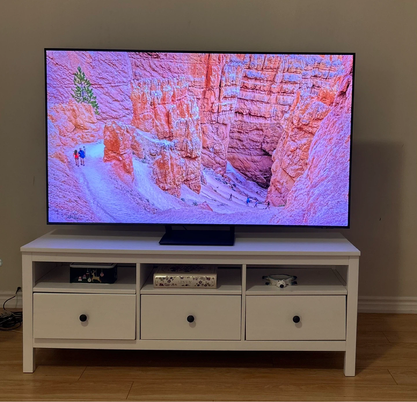 Samsung 65” QLED  Smart TV . - photo 2