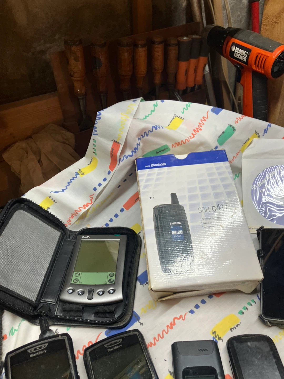Cell phone stash - photo 5