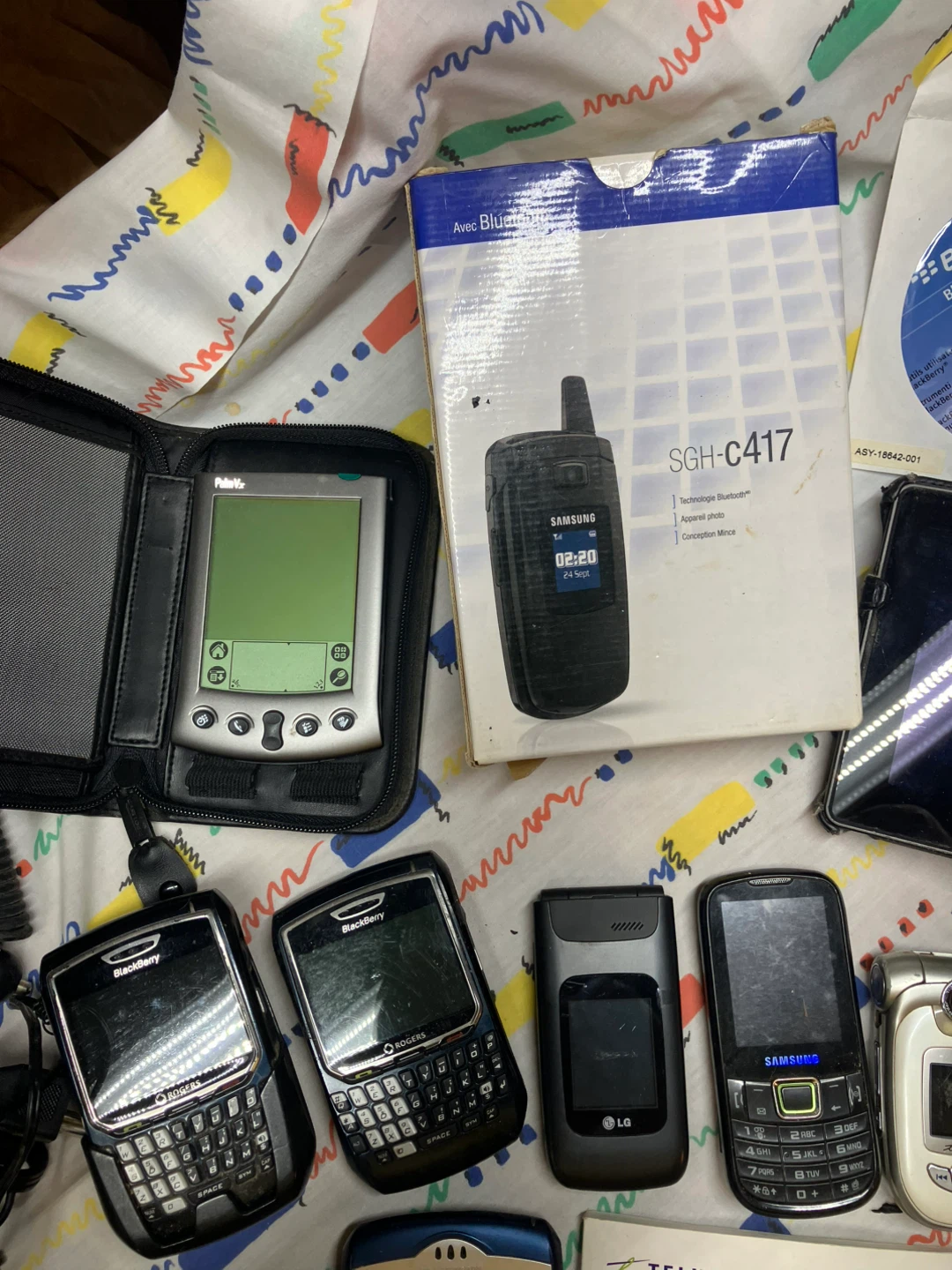 Cell phone stash - photo 3