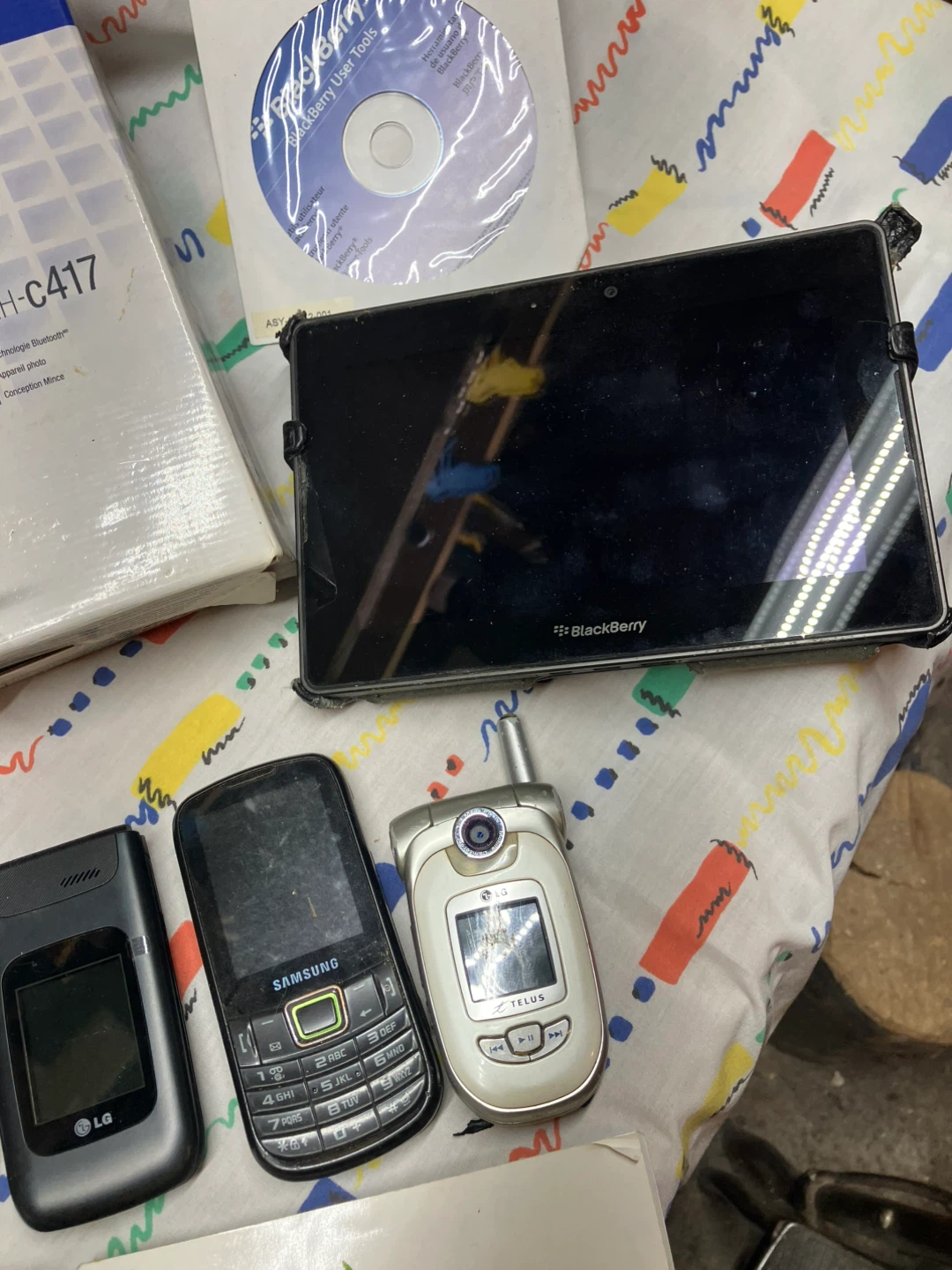 Cell phone stash - photo 4
