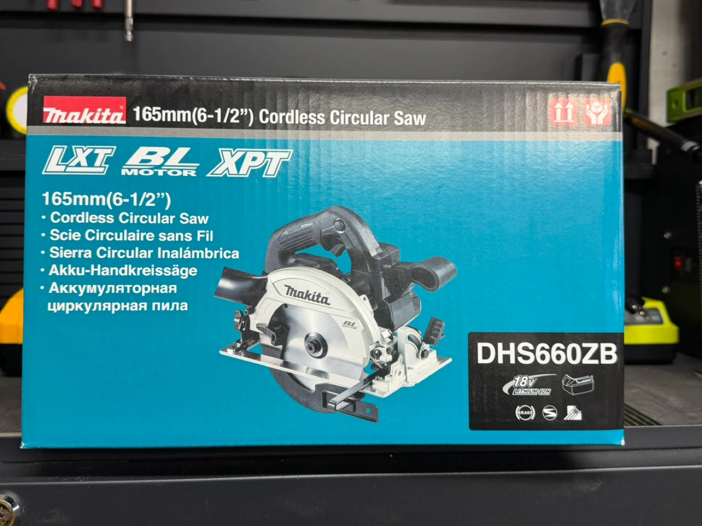Makita 165mm (6-1/2") Cordless Circular Saw DHS660ZB