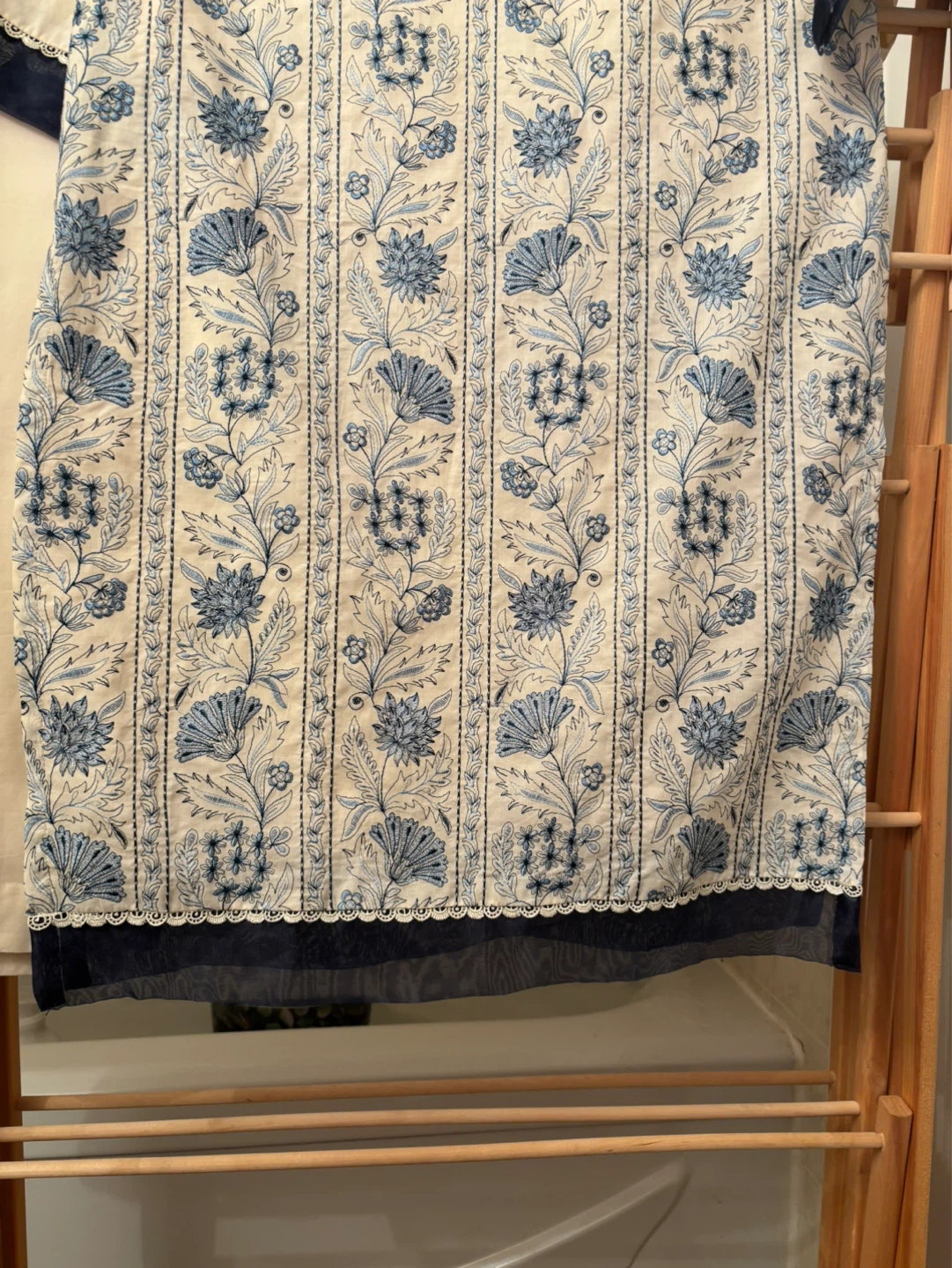 Cream and Blue Floral Print Kurta with Pants - Size Medium - photo 3