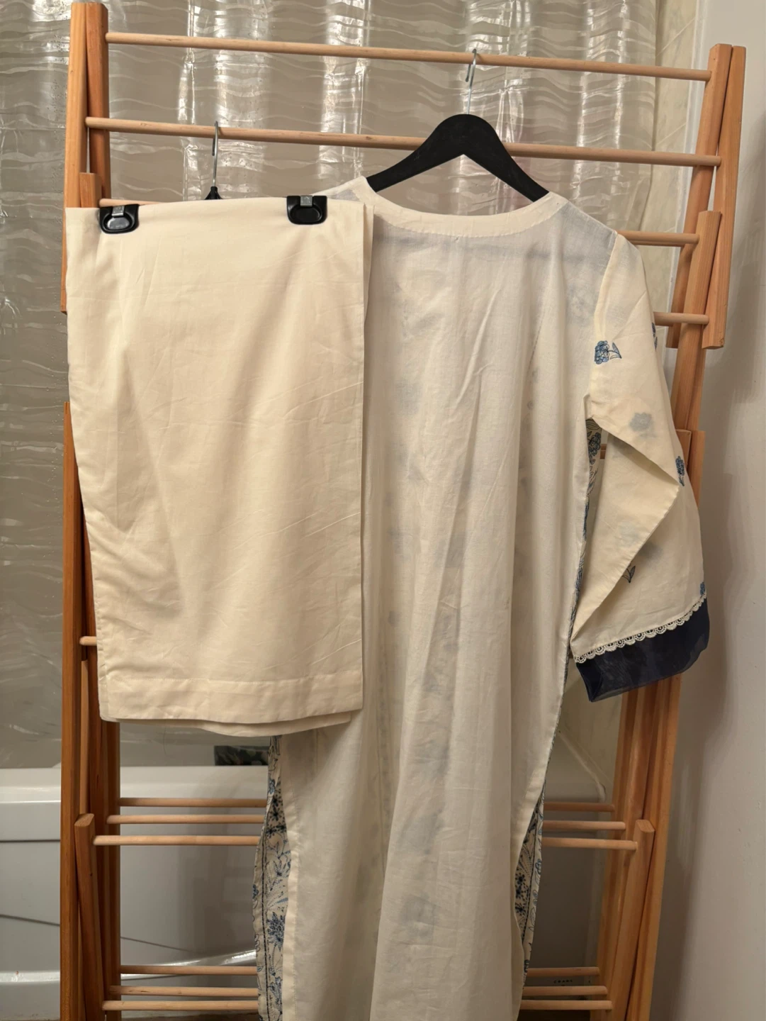 Cream and Blue Floral Print Kurta with Pants - Size Medium - photo 4