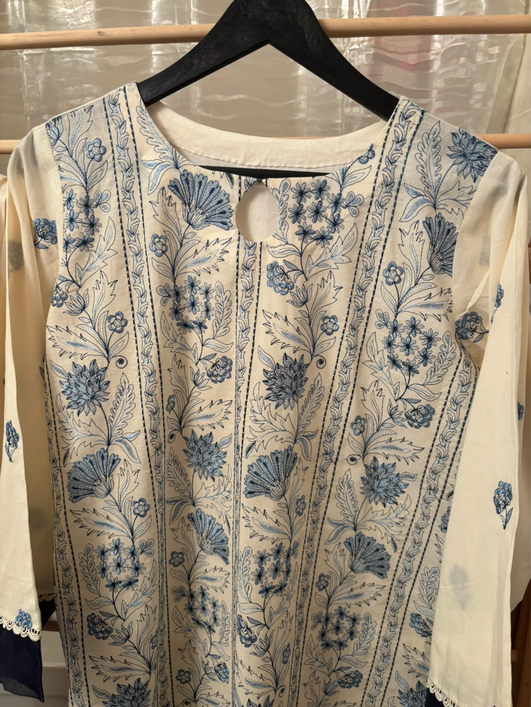 Cream and Blue Floral Print Kurta with Pants - Size Medium - photo 2