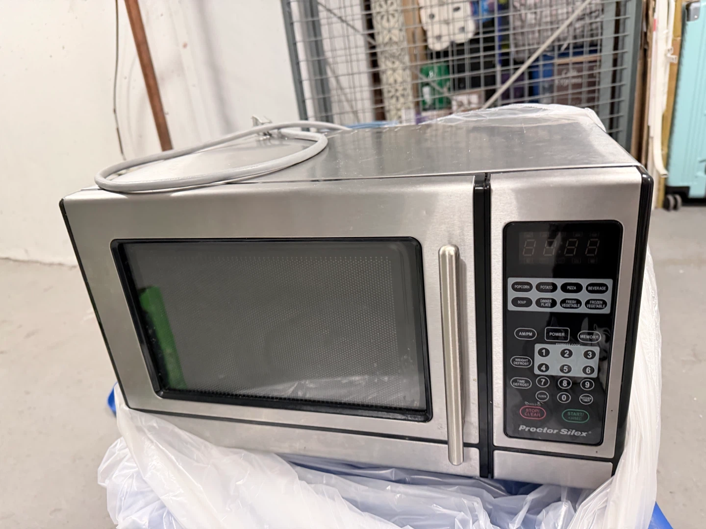 Proctor Silex Stainless Steel Microwave Oven