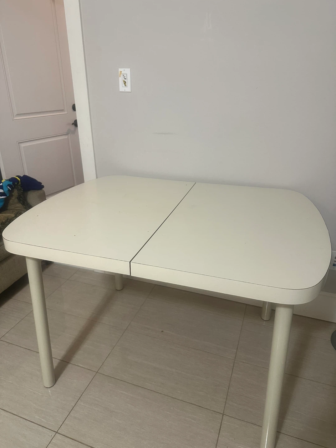 Extendable Dining Table - off White