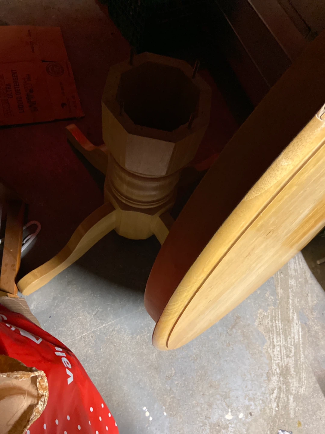 Round Extendable Wooden Table - photo 5