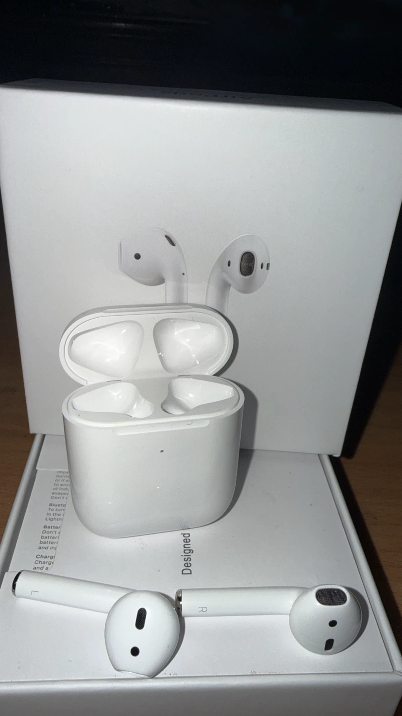 Apple AirPods (2nd Gen) with Charging Case - photo 2