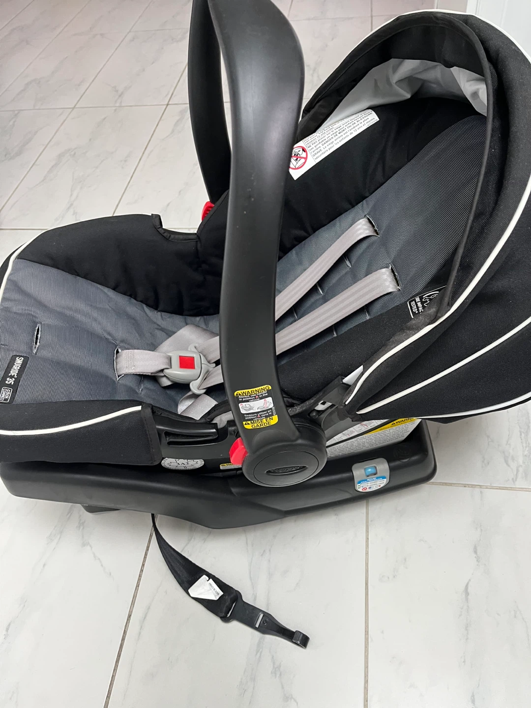 Graco SnugRide 35 Infant Car Seat - Black/Gray
