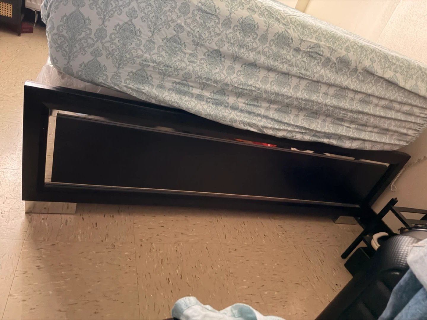 Full size bed and 5 drawer dresser - photo 5