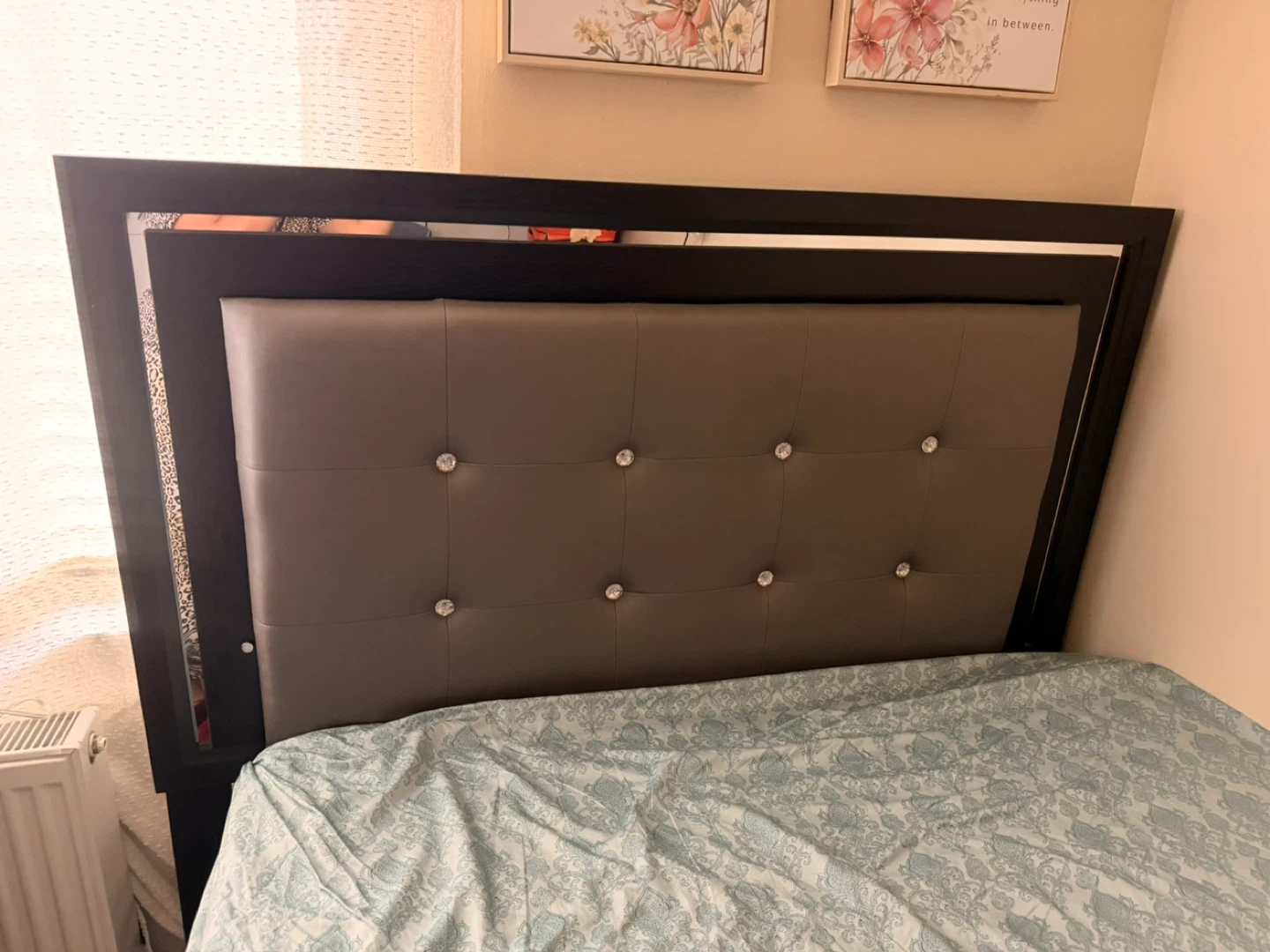 Full size bed and 5 drawer dresser - photo 4