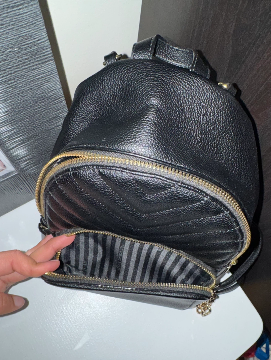 Victoria's Secret Black Quilted Mini Backpack - photo 5