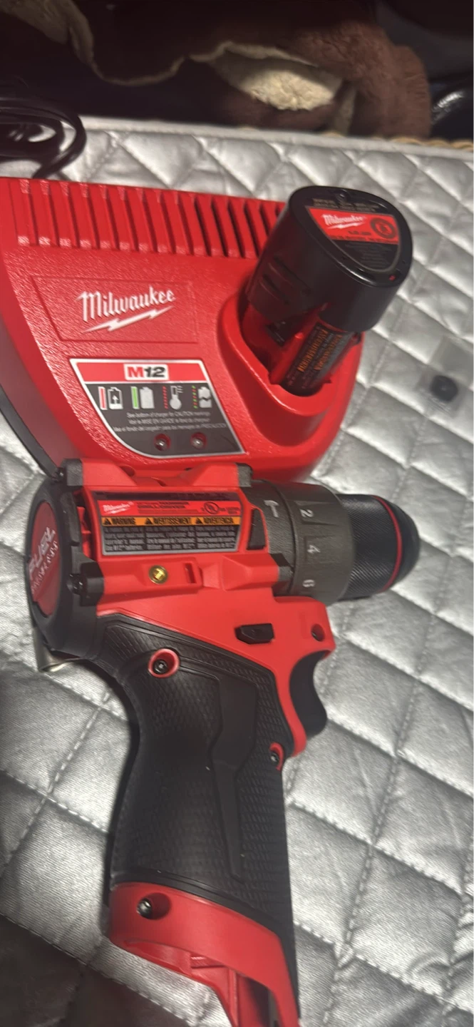 Milwaukee M12 Fuel Cordless Drill with Charger - photo 4